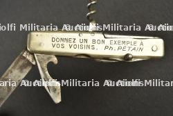 Ensemble de couteaux de poche à l'effigie du Maréchal Pétain. Set of pocket knives bearing the effigy of Marshal Pétain. — miniature 4