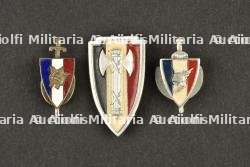 Un ensemble d'insignes de police. A set of police badges.