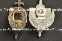 Un ensemble d'insignes de police. A set of police badges. — miniature 3