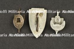 Un ensemble d'insignes de police. A set of police badges. — photo 4