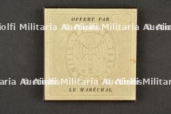 Médaille signée Cogné dans son écrin Offerte par le maréchal. Medal signed by Cogné in its case, Gift from the Marshal