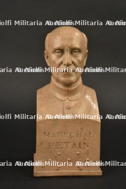 Buste du Maréchal signé F. Cogné 1940. Bust of the Marshal signed F. Cogné, 1940.