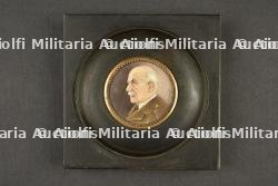 Portrait en médaillon, du Maréchal Pétain. Medallion Portrait of Marshal Pétain