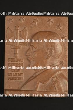 plaque à l’effigie du maréchal. Plaque bearing the Marshal’s effigy