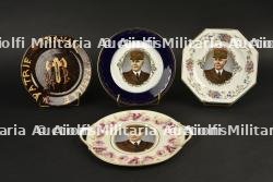 lot de 3 assiettes et un plat à l’effigie du maréchal. Set of 3 plates and 1 platter bearing the Marshal’s effigy