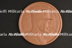 Médaillon en Argile du Maréchal par F.De Nune. Clay medallion of the Marshal by F. De Nune