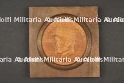 Petit Cadre en Bois à l'effigie du Maréchal. Small wooden frame with the effigy of Marshal Pétain.