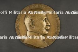 Plaque en Bronze à l'effigie du Maréchal. Bronze plaque bearing the likeness of the Marshal.