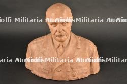 Un buste en plâtre du Maréchal Pétain signé Chrétien. A plaster bust of Marshal Pétain signed Chrétien.
