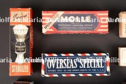 Accessoires de toilette US. US toiletry accessories. — miniature 3