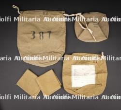 Accessoires de toilette US. US toiletry accessories.