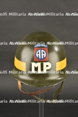Reproduction de casque parachutiste. — photo 1