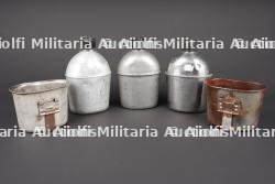 Gourdes US. US Army canteens.