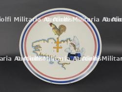 Grand plat Libération août 1944. Large Liberation August 1944 platter.