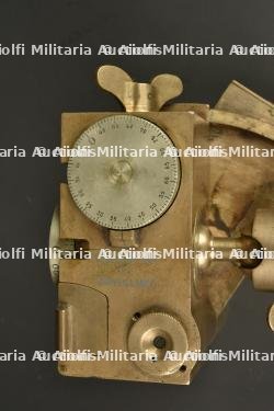 Théodolite français modèle R St Etienne 1915. French Model R theodolite manufactured by St Etienne in 1915 — miniature 8