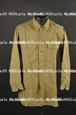 Chemise moutarde.