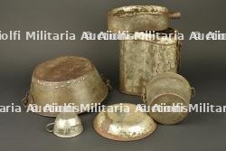 Ensemble bouthéon, gamelles et plats français.Set of French bidons, mess tins and plates — miniature 4