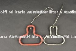 Poignées d'ouverture d'urgence pour parachute. — photo 4