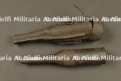 Tromblon VB avec son étui en cuir retourné. VB rifle grenade launcher with reversed leather carrier — photo 1
