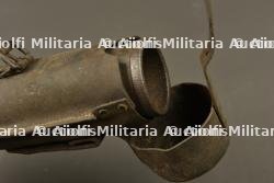 Tromblon VB avec son étui en cuir retourné. VB rifle grenade launcher with reversed leather carrier — miniature 5