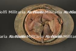 Casque Adrian de l'infanterie avec impact. Infantry Adrian helmet with impact damage — miniature 5