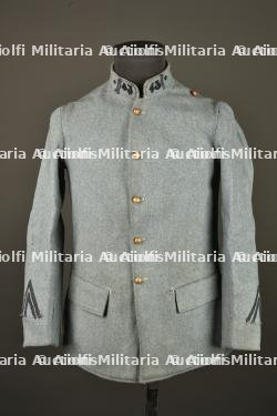 Vareuse bleu horizon modèle 1915 du 43e de Ligne. Model 1915 horizon blue tunic of the 43rd Line Infantry Regiment — photo 1