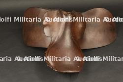 Selle d'officier avec rivets marqués du sellier du 30e Dragons — miniature 1