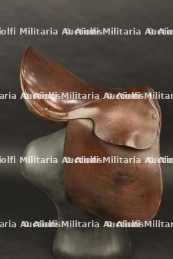 Selle d'officier avec rivets marqués du sellier du 30e Dragons — miniature 3