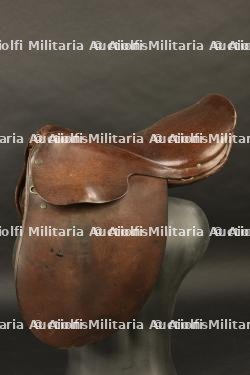 Selle d'officier avec rivets marqués du sellier du 30e Dragons — miniature 4
