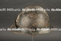 Casque Adrian modèle 1915 de l'Infanterie, quart, bracelet d'identité et médailles — photo 4