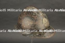 Casque Adrian modèle 1915 de l'Infanterie, quart, bracelet d'identité et médailles — miniature 5