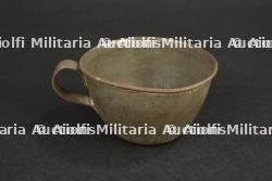 Casque Adrian modèle 1915 de l'Infanterie, quart, bracelet d'identité et médailles — photo 8