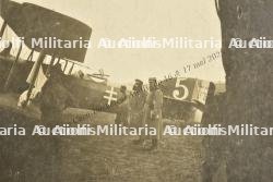 Lot de 8 rares photos de l'Hauptmann von Geyer racompagné par le Lt Minier de l'escadrille BR35 après la signature de l'armistice. — miniature 2