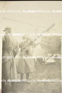 Lot de 8 rares photos de l'Hauptmann von Geyer racompagné par le Lt Minier de l'escadrille BR35 après la signature de l'armistice. — photo 4
