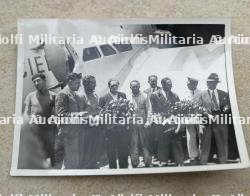 Lot de 5 photos privées de Mermoz, Couzinet et Carretier avec l'arc en ciel — miniature 10