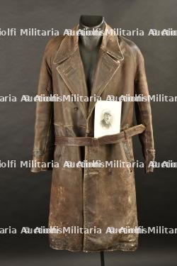 Manteau trois quart en cuir, tunique d'officier et photo du pilote mécanicien Clément Noger du 37e régiment d'aviation du Maroc — photo 1