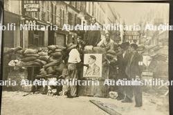Un lot de 4 photos de presse de la libération de Paris — miniature 4