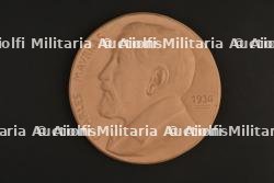 médaillon de Charles Maurras
