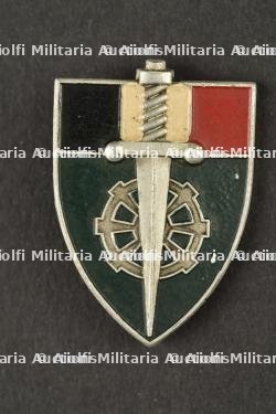 Un insigne garde voies et communication