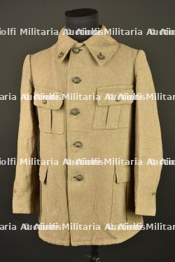 Vareuse kaki d'officier du 4e Zouaves. Khaki officer’s tunic of the 4th Zouaves Regiment