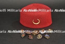 Lot de 9 insignes Zouaves, troupes Afrique et divers