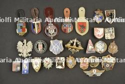 Lot de 27 insignes divers francais et étrangers — photo 1