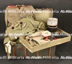 Malle avec uniformes années 50-60, insignes et médailles du Capitaine Andrieux 5e génie et Affaires Sahariennes — photo 1
