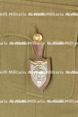 Malle avec uniformes années 50-60, insignes et médailles du Capitaine Andrieux 5e génie et Affaires Sahariennes — photo 7