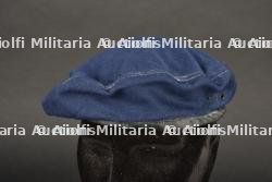 Béret bleu roi trois parties