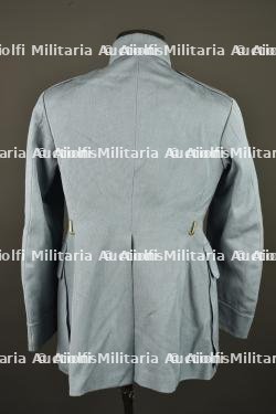 Tunique bleu horizon d'un capitaine médecin. Horizon blue tunic of a medical captain — photo 8