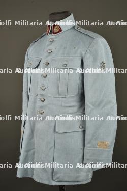 Tunique bleu horizon d'un capitaine médecin. Horizon blue tunic of a medical captain — miniature 10