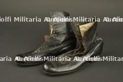 Paire de bottines d'infirmière française. Pair of French nurse’s ankle boots