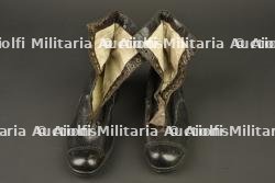 Paire de bottines d'infirmière française. Pair of French nurse’s ankle boots — photo 2