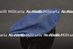 Béret bleu trois parties
